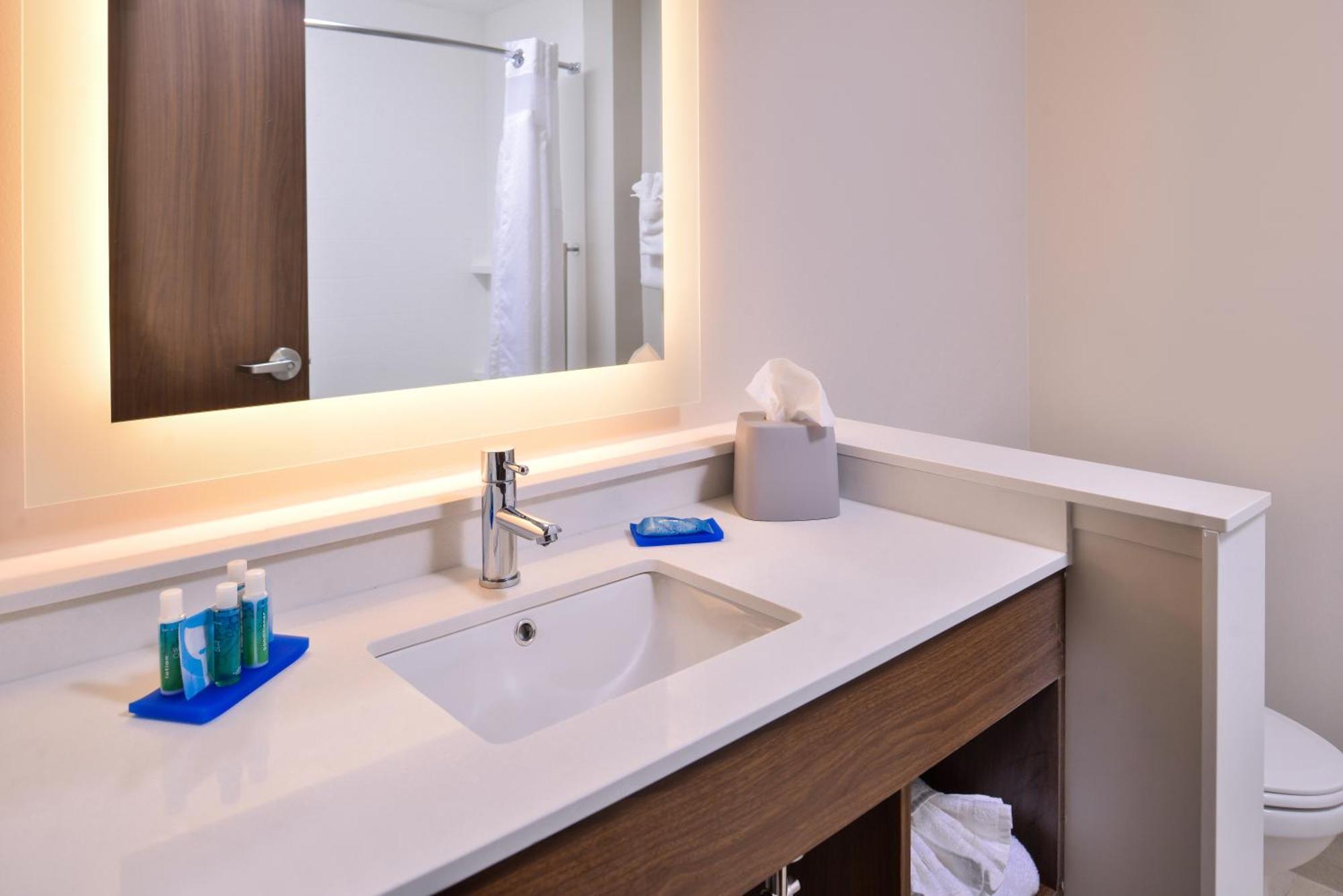 Holiday Inn Express & Suites Farmville By Ihg Eksteriør bilde