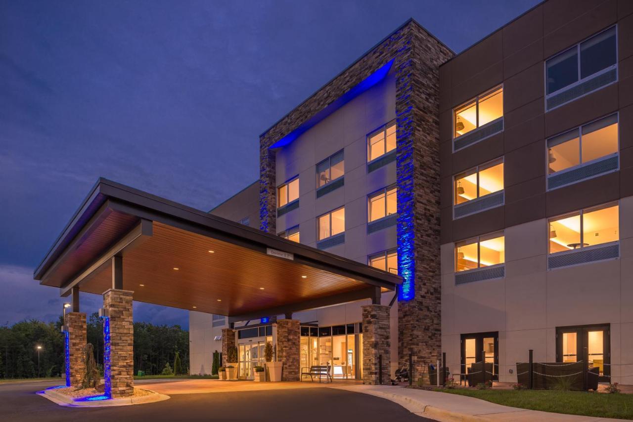 Holiday Inn Express & Suites Farmville By Ihg Eksteriør bilde
